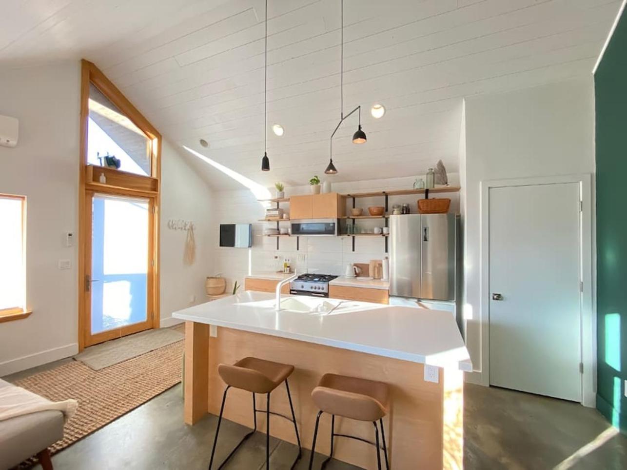 Private Oasis! Cozy & Close To Everything! Guest house *