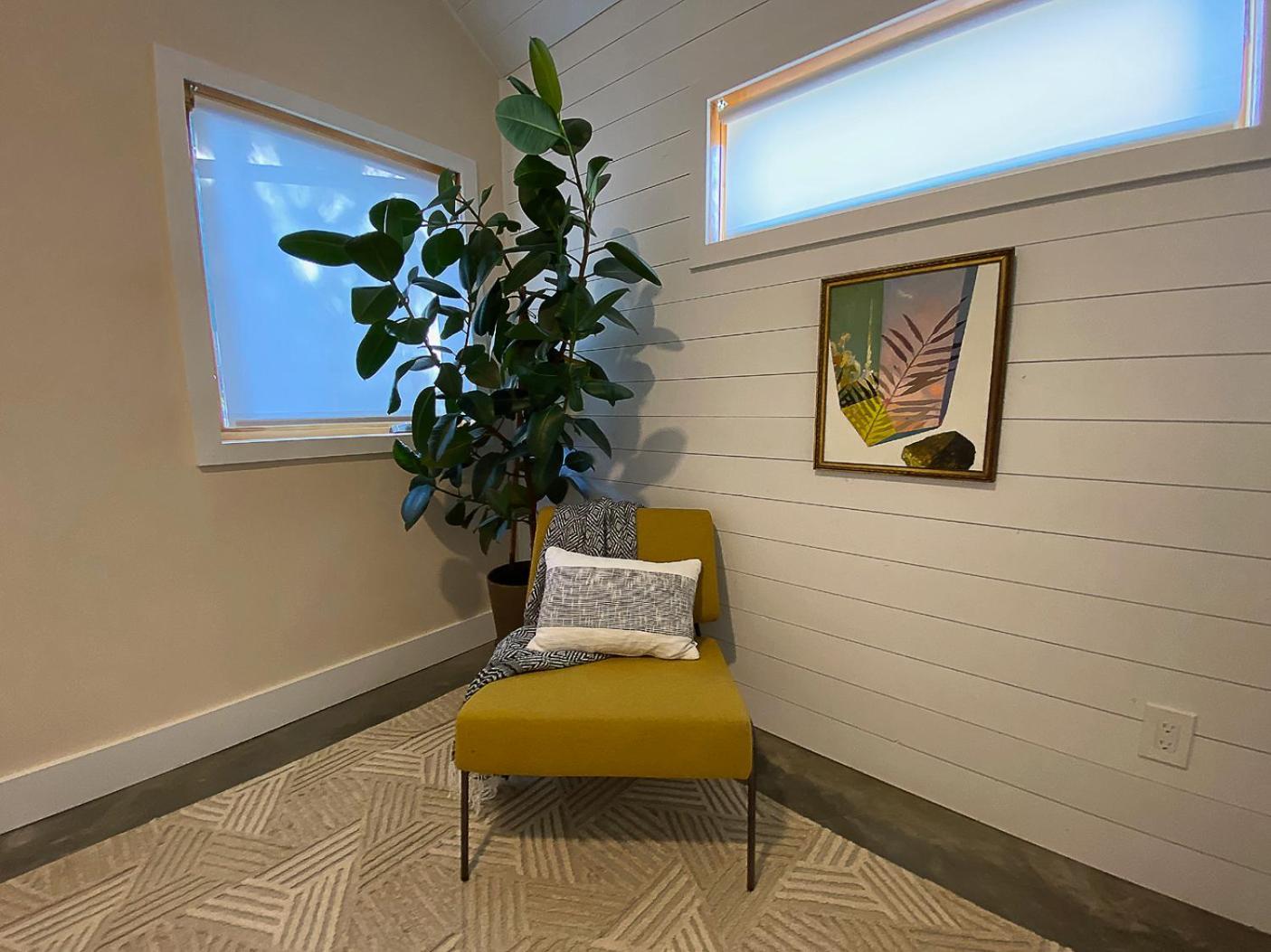 Private Oasis! Cozy & Close To Everything! Guest house *